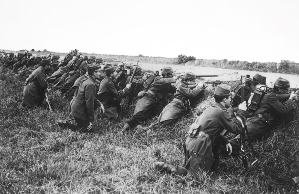 French soldiers ditch 1914